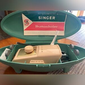 Retro button hole maker